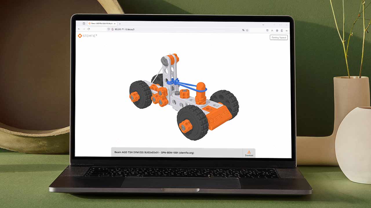 Ein STEMFIE Fahrzeug-Projekt in 3D gezeigt auf einem Laptop-Monitor auf einem Schreibtisch.